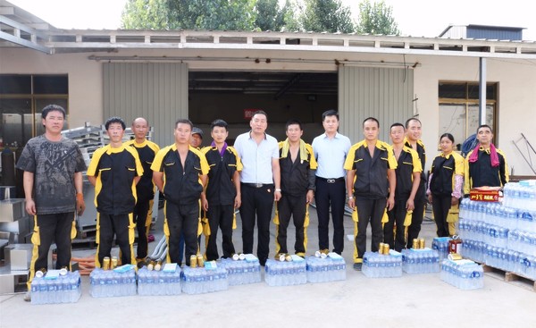 乾港集團(tuán)高層慰問(wèn)一線員工