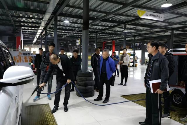 總工會領(lǐng)導蒞臨乾港